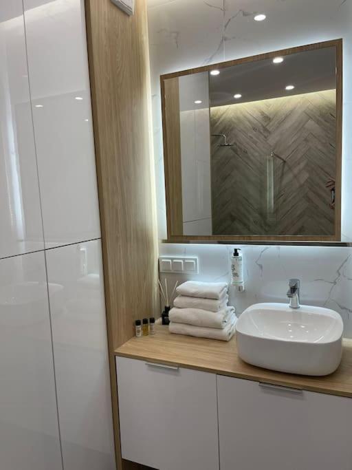 ורשה Forum Wola Fine Apartment מראה חיצוני תמונה